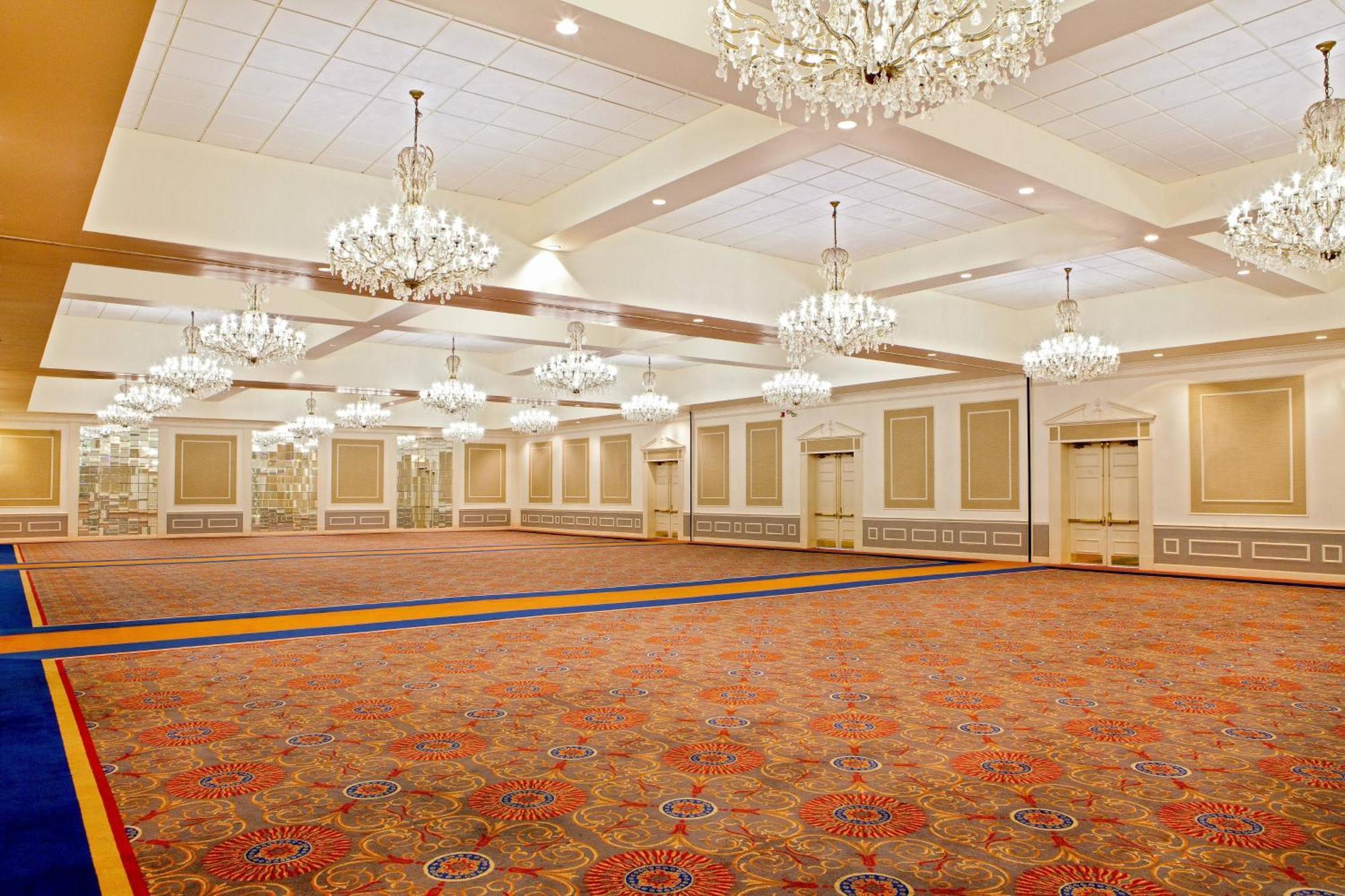 Sheraton Framingham Hotel & Conference Center Exterior photo