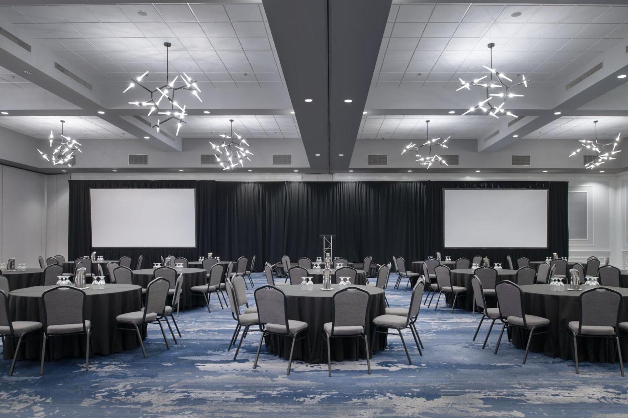 Sheraton Framingham Hotel & Conference Center Exterior photo