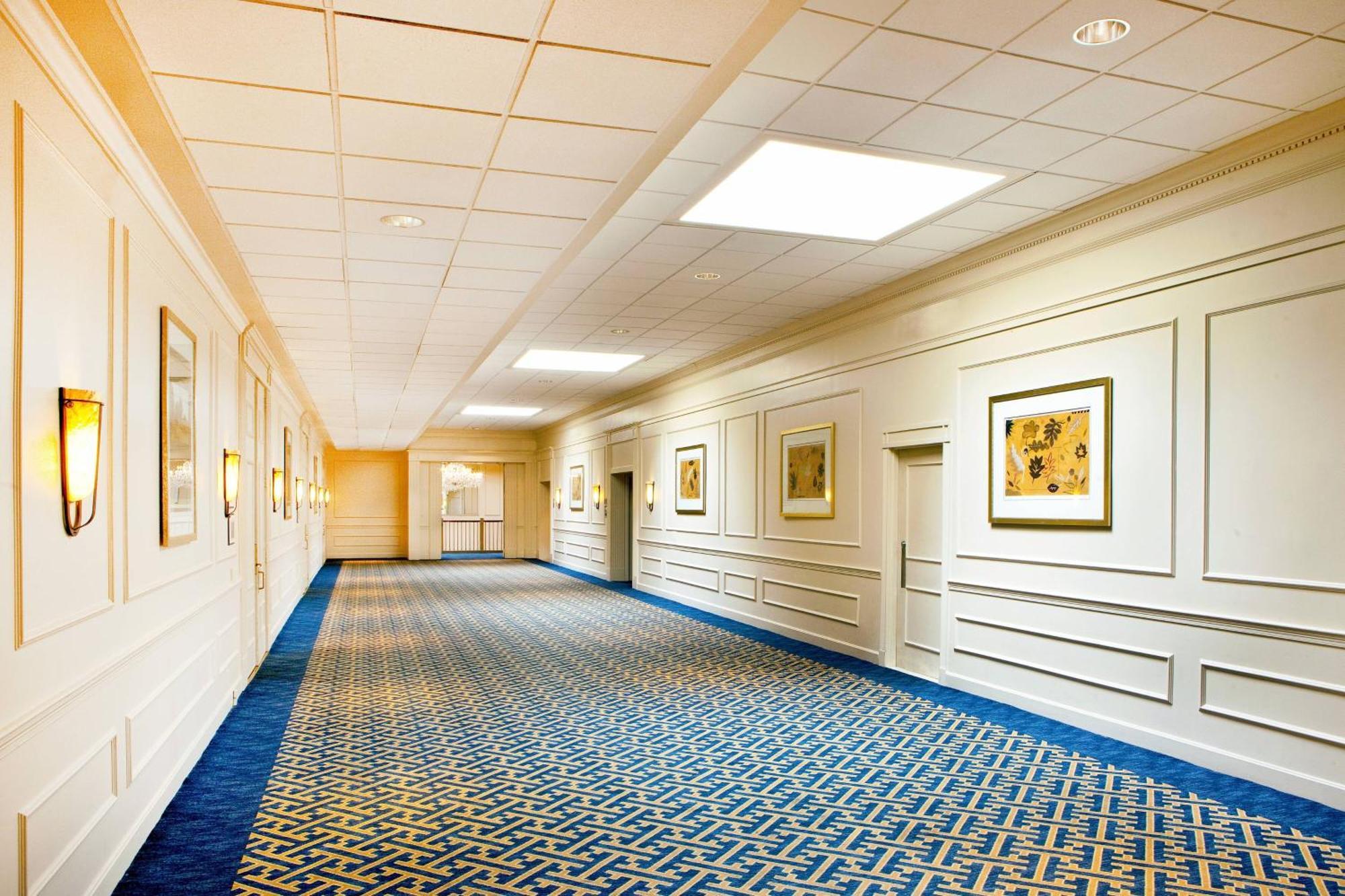 Sheraton Framingham Hotel & Conference Center Exterior photo